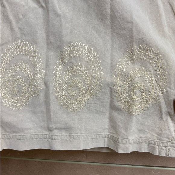 Levi’s Red Tab Beige Short Sleeve Shirt with Embroidery Detail Button Down Shirt - Picture 2 of 7